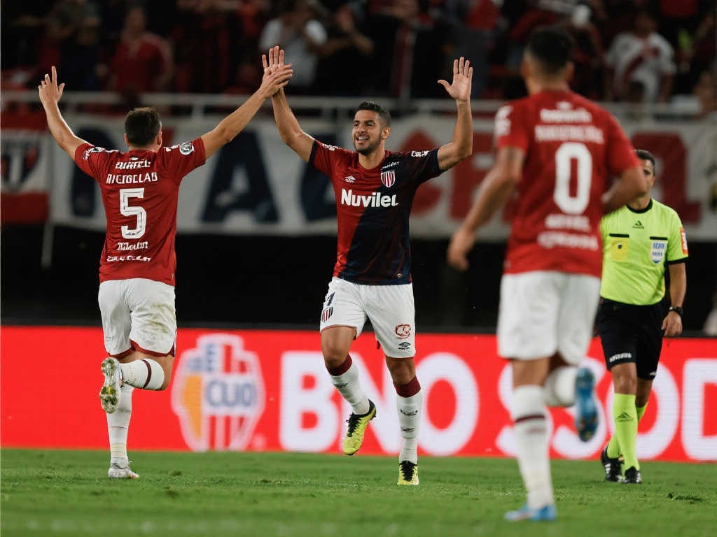 公众人物一 公众人物一